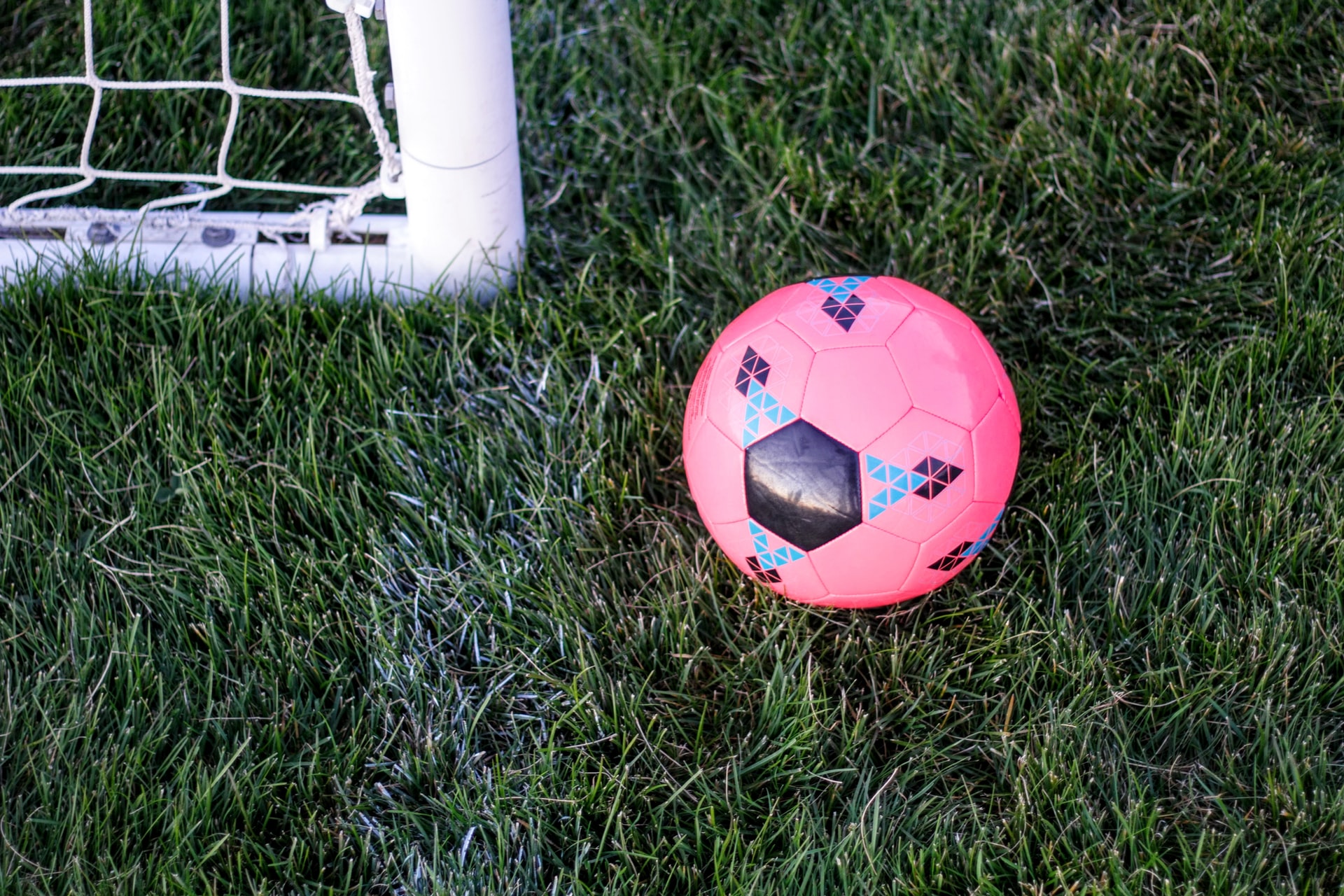 Jakie są zalety posiadania małych bramek do piłki nożnej?