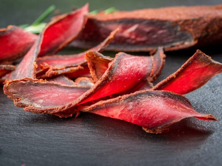 Suszona wołowina: Przepis na domowe beef jerky